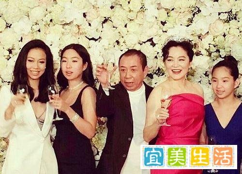 66岁林青霞曝光自家豪宅，庭院大到像公园，嫁给富商晚年幸福