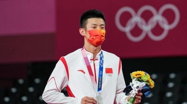 传奇！33岁羽毛球名将谌龙世界排名被移除，距离退役或只差官宣