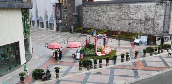 实拍成都商业街现状：店铺基本关闭 商家损失十分惨重