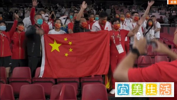 中国看台上全是世界冠军，买菜做饭的都是世界冠军，真凡尔赛大师！