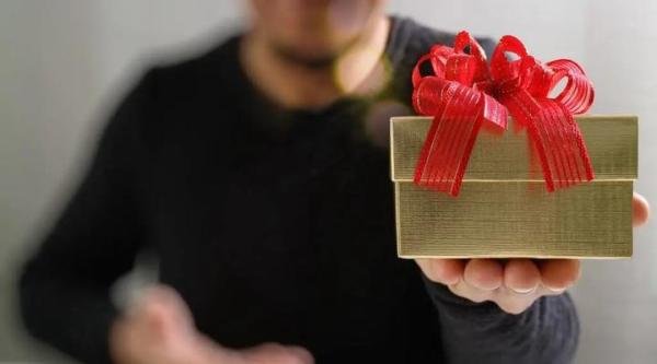 55岁研究生大妈网恋被骗35万!谈恋爱花出去的钱能要回来吗?