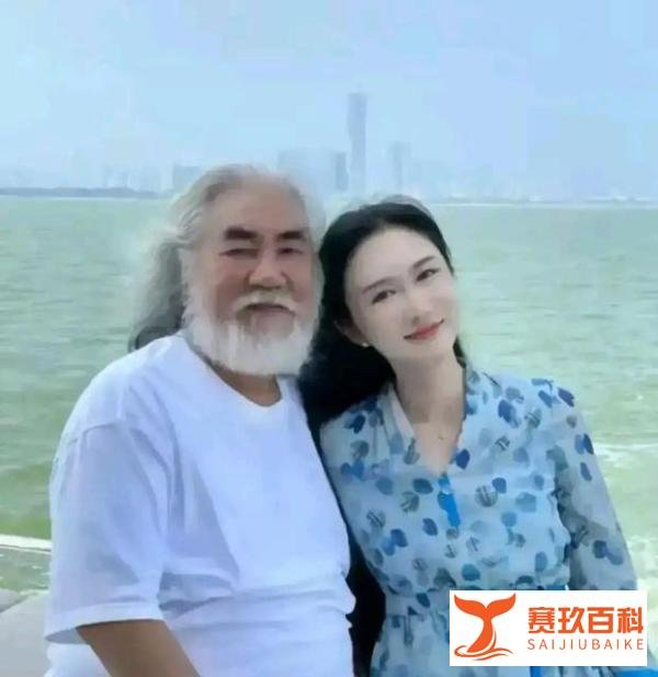 张纪中直播间晕倒，杜星霖拒绝送医院，“宠妻模范”身体现状曝光
