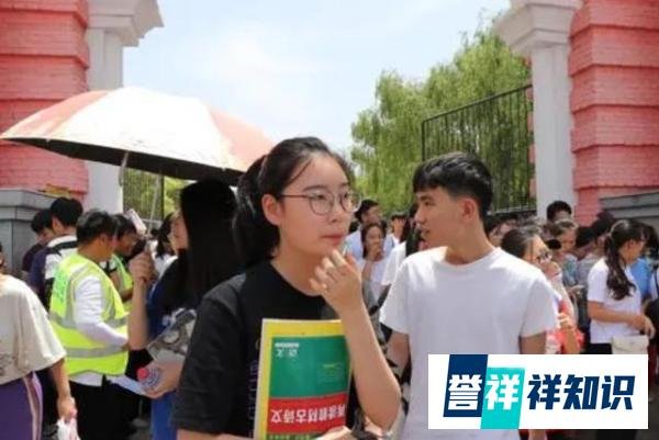 高考前夕,学生哭声一片,最严厉的老师却含泪道歉,发生了什么?