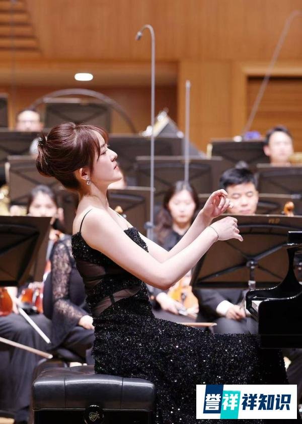 钢琴女神万捷旎致敬经典 北京音乐厅上演青春风暴