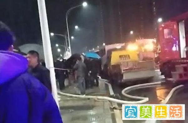 儿子坠入绿化带化粪池父亲营救均身亡，湖南永州：将启动问责