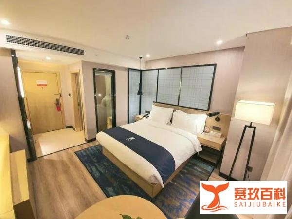 情侣酒店走光索要10倍赔偿,酒店回应:仅开了缝,没看到什么!