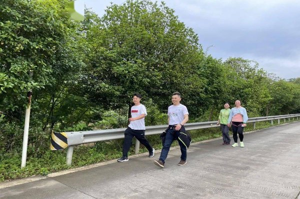 步履如飞打一字