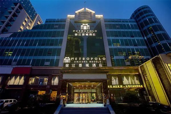 上海一酒店推出无忧避世套餐,3999元秒售空,消费群体主要为哪些人?