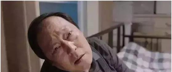 怎样看待毛晓彤遭生父监视?