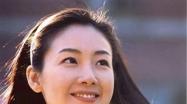 44岁崔智友顺利高龄产女,小9岁丈夫全程陪伴,却依旧神隐不露面