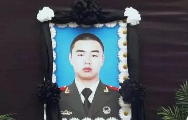 致敬人民英雄张哲，为救战友，身已不幸牺牲