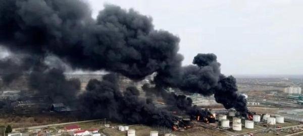 俄本土遭到轰炸，传递了三个很不寻常的信号！