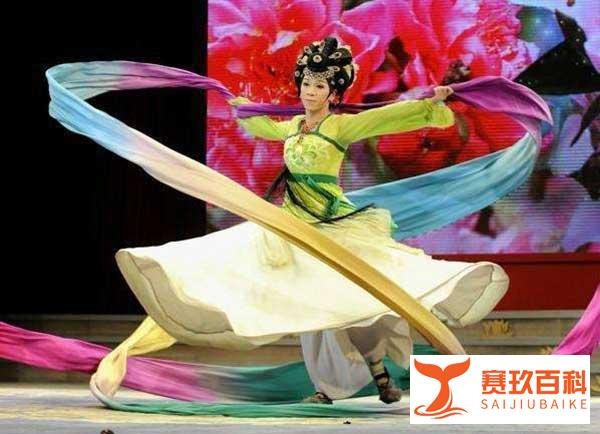 特色演艺圈节目:反串艺人演出、反串演员表演