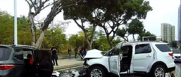 常熟发生车辆撞人事件，疑似医院主任欲撞死领导，场面如恐怖大片