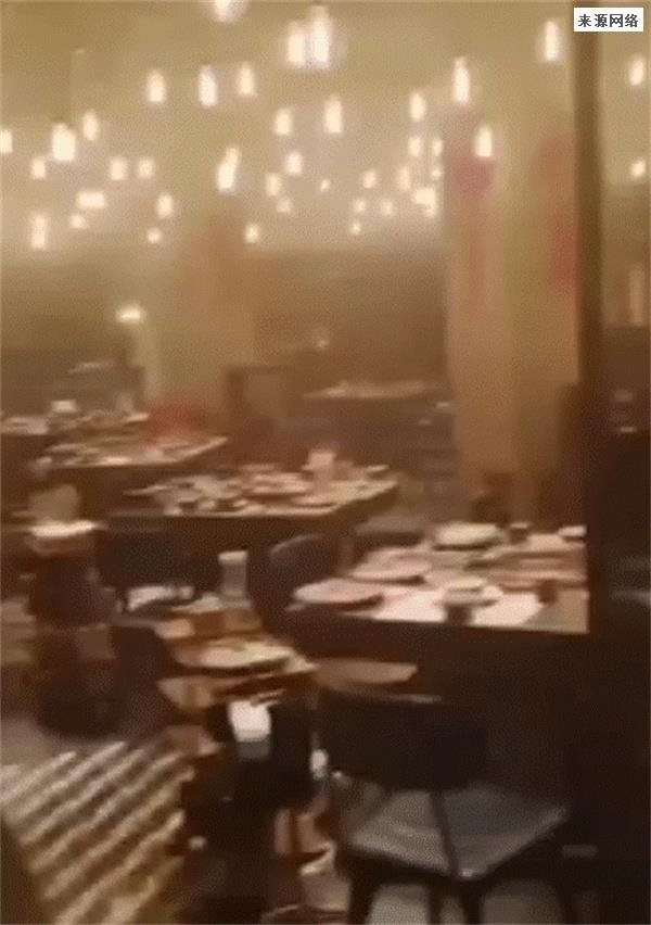 火锅店起火后竟然要求顾客先结账再疏散 商家回复是误传