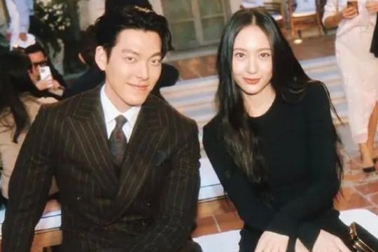 金宇彬晒与郑秀晶合影:好久不见李宝娜,你知道他们合作了哪部剧吗?