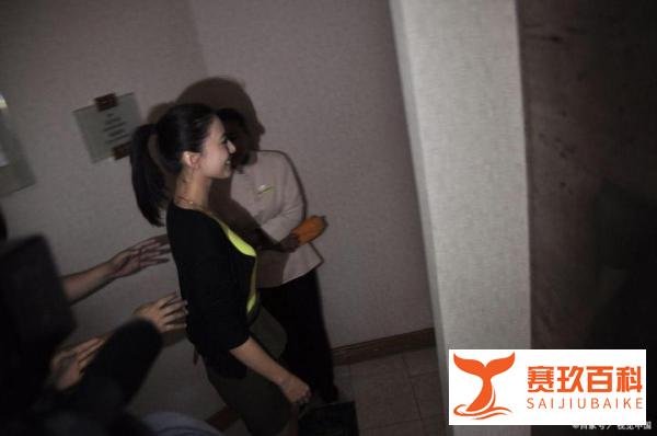 男子为牟利，不惜让女友出卖身体，从事非法交易