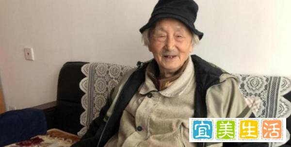 “我拿自己身体赚钱，不丢人！”成都92岁老汉不顾反对去做裸模