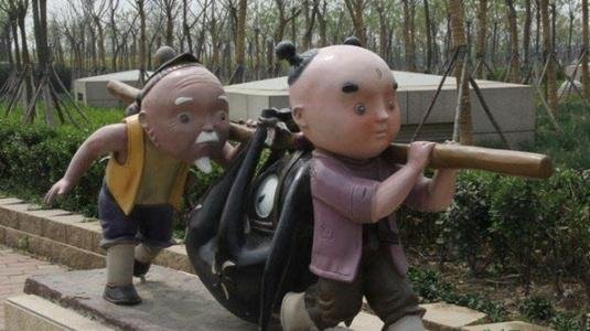 父子骑驴出自哪个寓言故事？