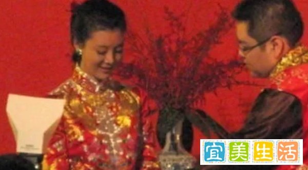 她28岁嫁百亿富豪,离异6年又寻找名门男朋友,真正的人生大赢家