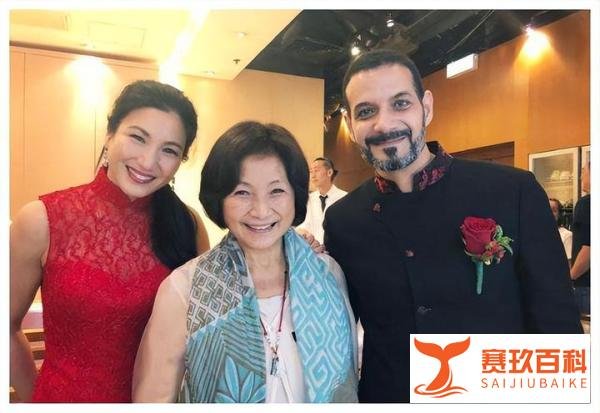 她是郑佩佩的女儿，怀孕8次流产4次，后来43岁为非洲老公成功生子