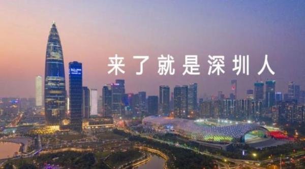 广州一男子排队做核酸，前面不停有人插队，被回应：本地人优先
