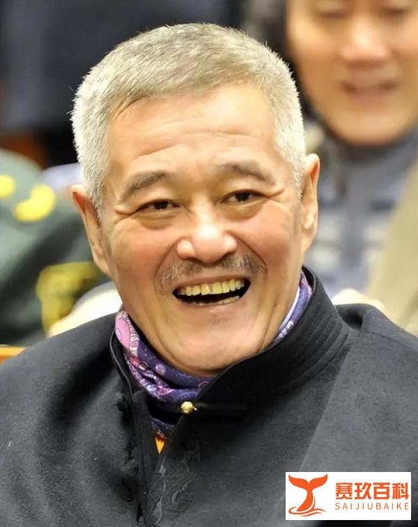 66岁赵本山带徒弟去追悼会！一头银发显老态，徒弟一曲价4万惹眼