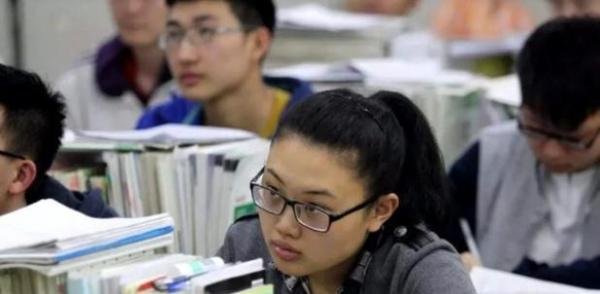 马嘉祺2022年高考365分过线,之前被大V嘲笑去年高考307分还作假