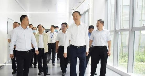 四川省人大常委会副主任、省委秘书长王一宏莅临倍特药业调研