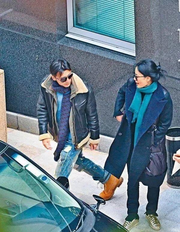 谢霆锋被拍深夜到王菲家过夜，他之前内涵出轨的人是张柏芝