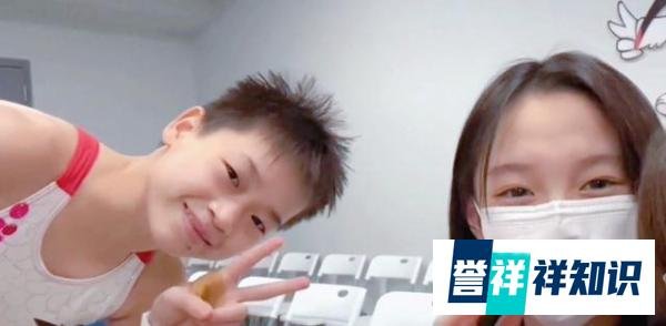 全红婵终于玩上抓娃娃了 这是咋情况？