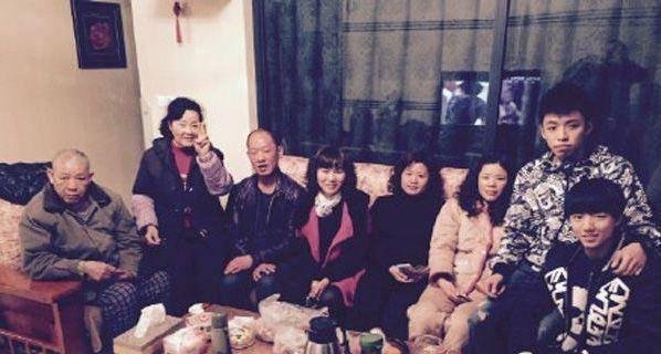 王俊凯的爸爸是谁？网传他是富二代,其实父亲是出租车司机