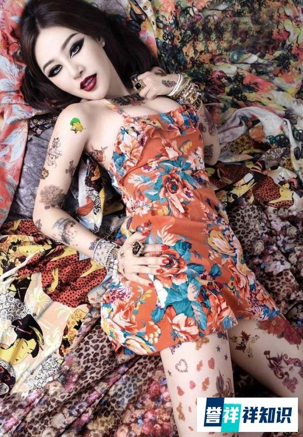 三观稀碎！优衣库女主角出道了？她的艺名，撞名另一位不雅模特