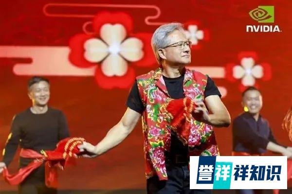 时隔10年，黄仁勋到达北京，穿上“东北大花袄”！