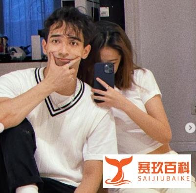 韦唯儿子公开官宣恋情，女方温柔大方，一起逛街很温馨