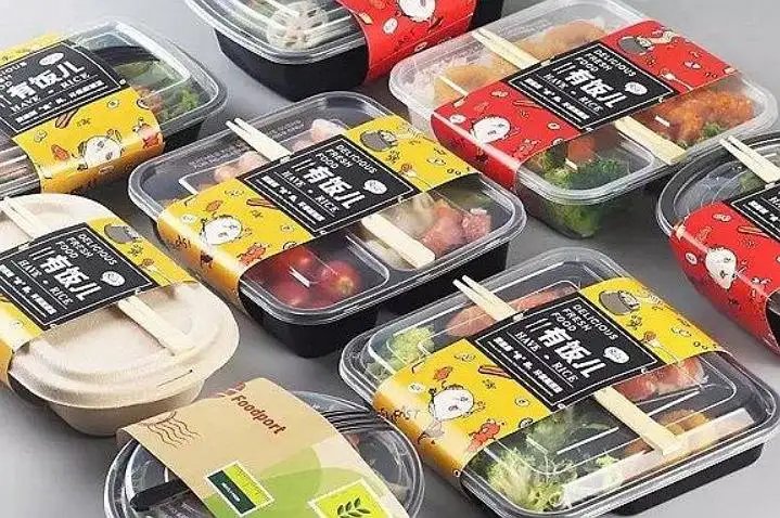 学校为了防止点外卖，请工人砌墙！学校食堂为何也不提供外卖？