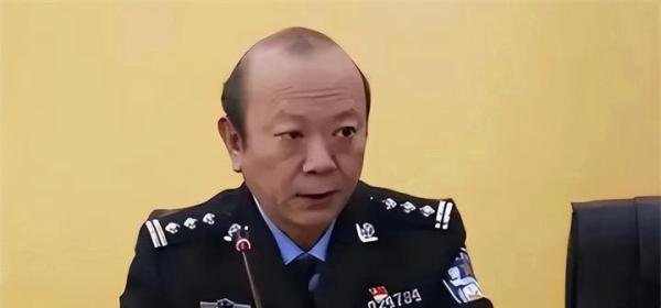 纪实：“最豪局长”龙德留：“打麻将”上位，与18岁洗脚妹生娃