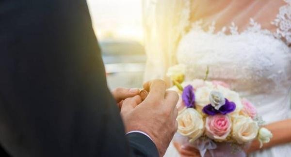 农村婚姻现状：一人结婚，全家举债，婚姻成本之痛