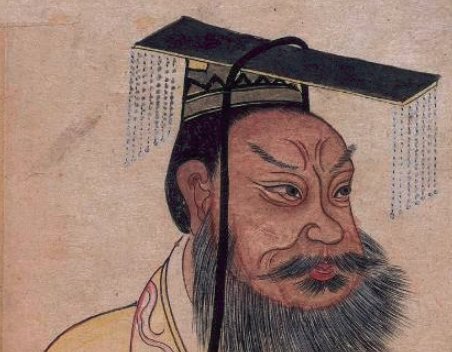 白起和嬴政是同一时期的人吗？