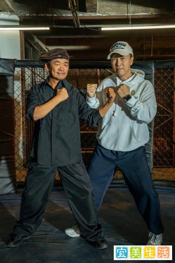 40岁王宝强近况曝光!皮肤黝黑皱纹满面长白发,比探班甄子丹还老