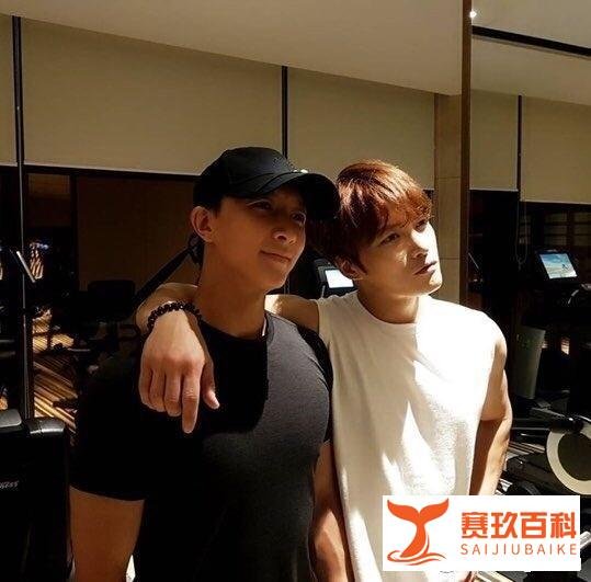 韩庚金在中搞笑见面 韩庚与粉丝开撕？金在中力挺？网友：活久见