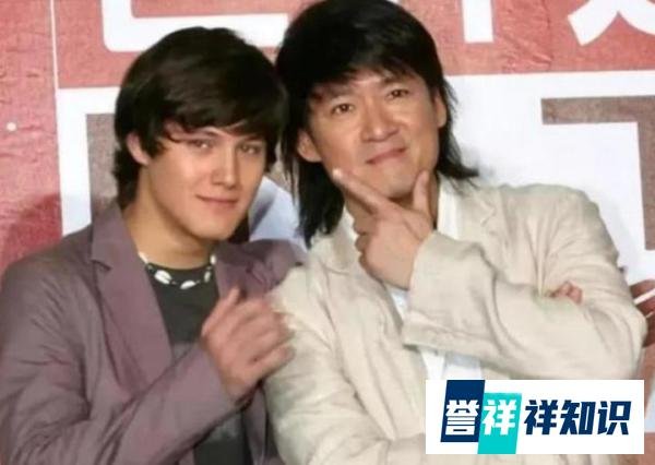 周华健全家福被曝光,跟儿子看起来像兄弟,外国妻子让人意外