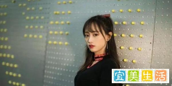事业停滞四年、赔付350W，黄婷婷解约这事儿真值吗？