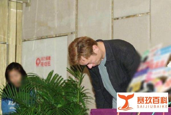 姗姗来迟，许志安事件近三个月后，马国明首次承认与黄心颖分手