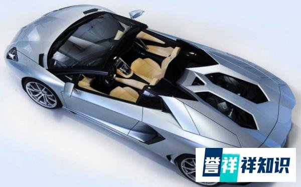 都知道C罗球踢得好，其实人家也是豪车收藏家，每一辆都价值不菲