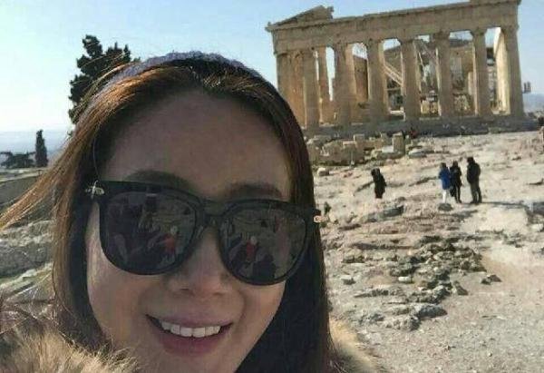 44岁崔智友顺利高龄产女,小9岁丈夫全程陪伴,却依旧神隐不露面