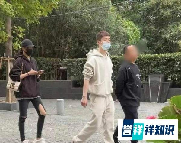 鹿晗关晓彤又被偶遇！穿同款卫衣逛街显甜蜜，频频撒糖有望结婚？