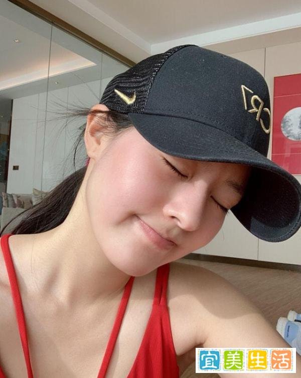 歌手吴克群官宣恋情！小13岁女友大量私照曝光，清纯面孔魔鬼身材