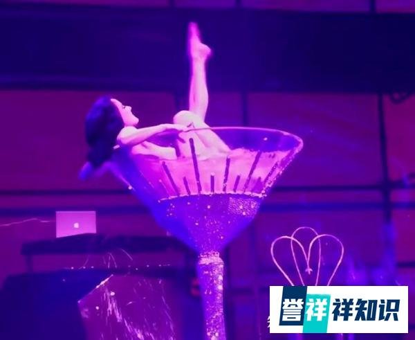 世界偶像LISA，色情场所脱衣秀，她拥有“解放自由”吗？