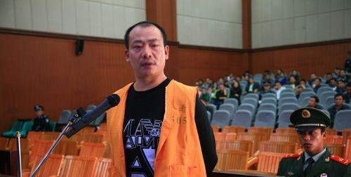 真实大案故事: 郑春云遭人报复，跑到省厅寻求庇护，庭审时万般狡辩